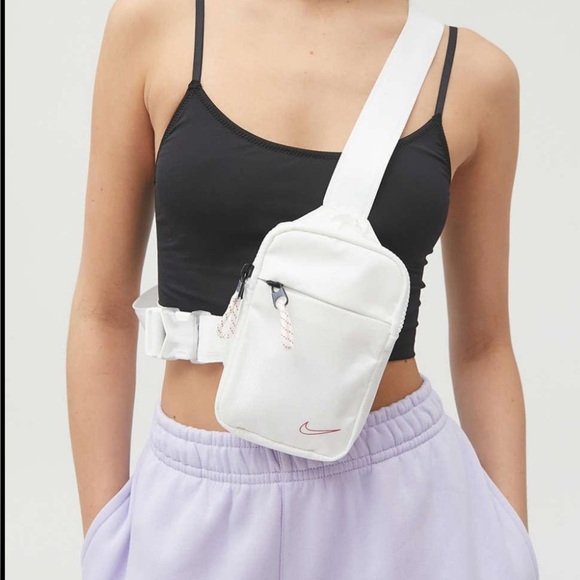 ✨Host pick✨NWOT Nike Essential Basketball White Crossbody Bag - Picture 1 of 7